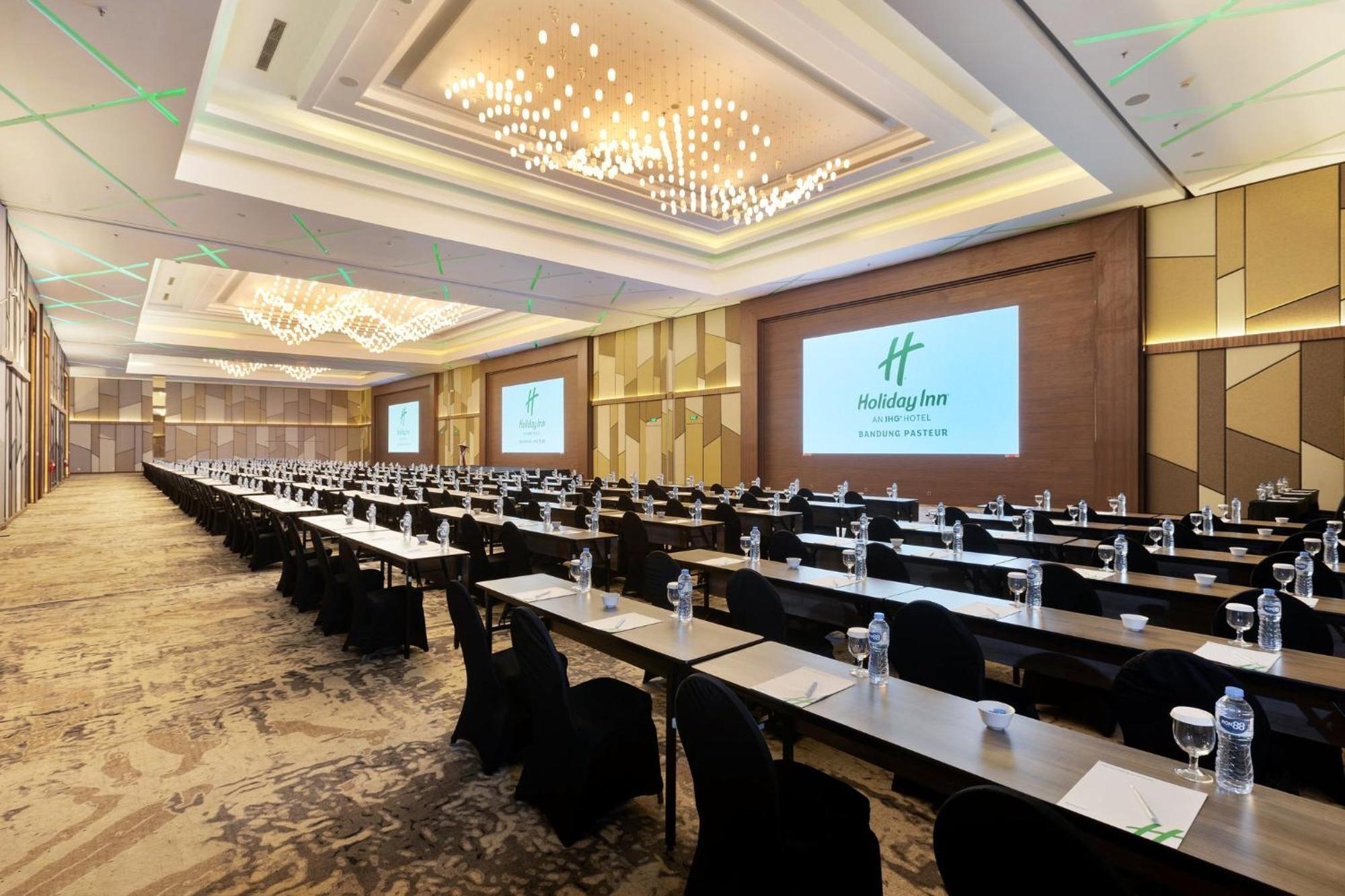 Holiday Inn Bandung Pasteur By Ihg Екстер'єр фото
